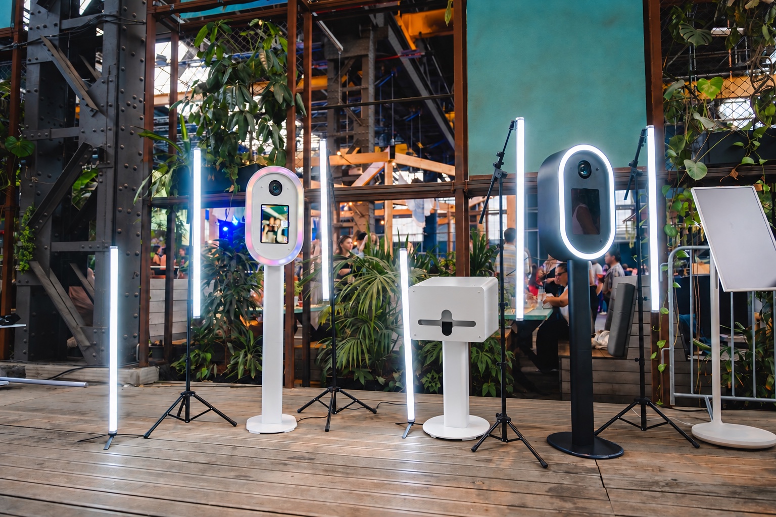 Zwei Fotoboxen und ein geschlossenes Druckterminal beim WPP Media Sommerfest